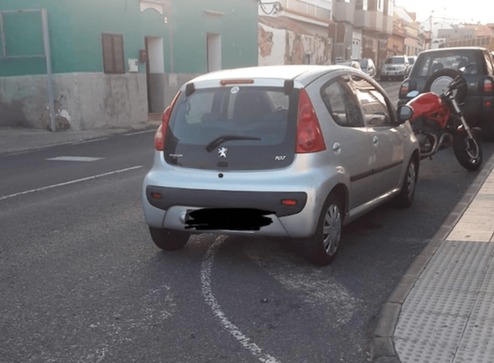 Los conductores apenas tienen visibilidad para salir o incorporarse a la carretera general (Foto TA)